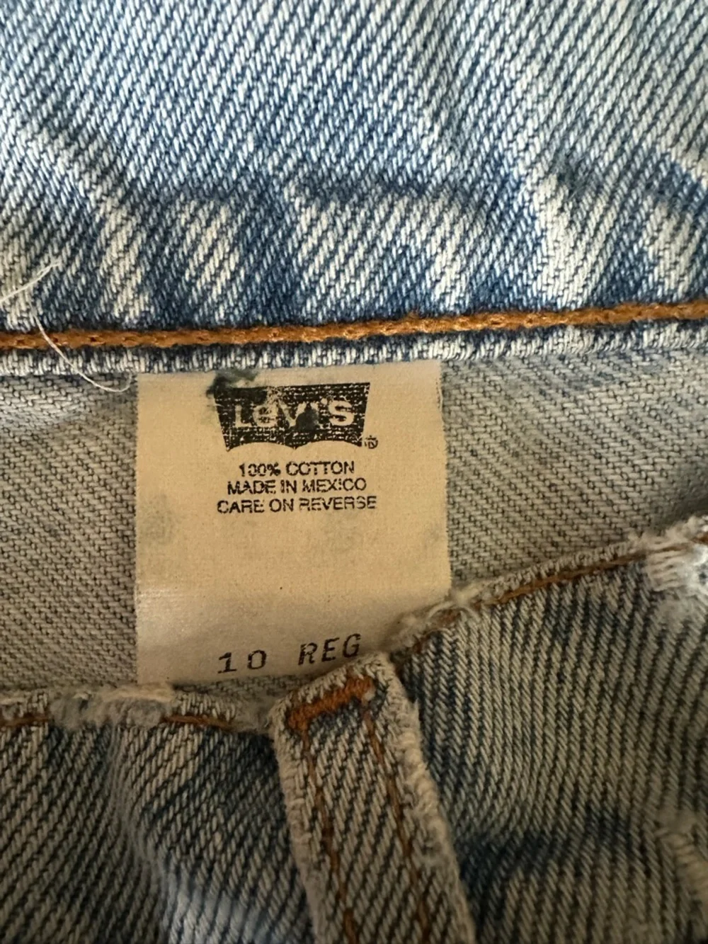Levi's Light Wash Vintage Jean Short - Picture 2 of 6